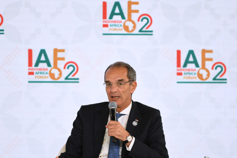 وزير الاتصالات 