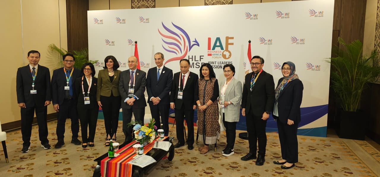 وزير الاتصالات 