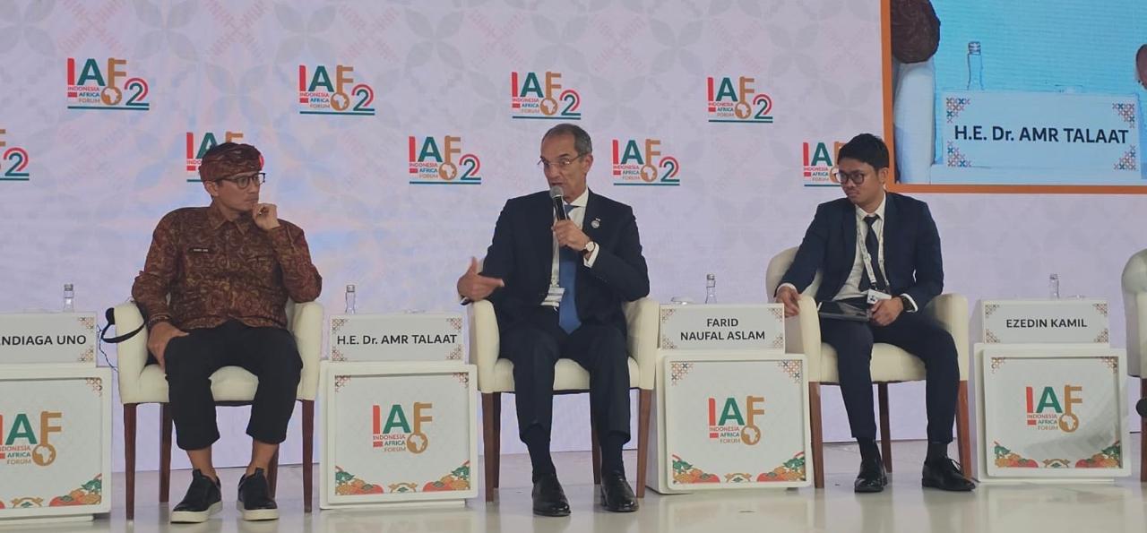 وزير الاتصالات 