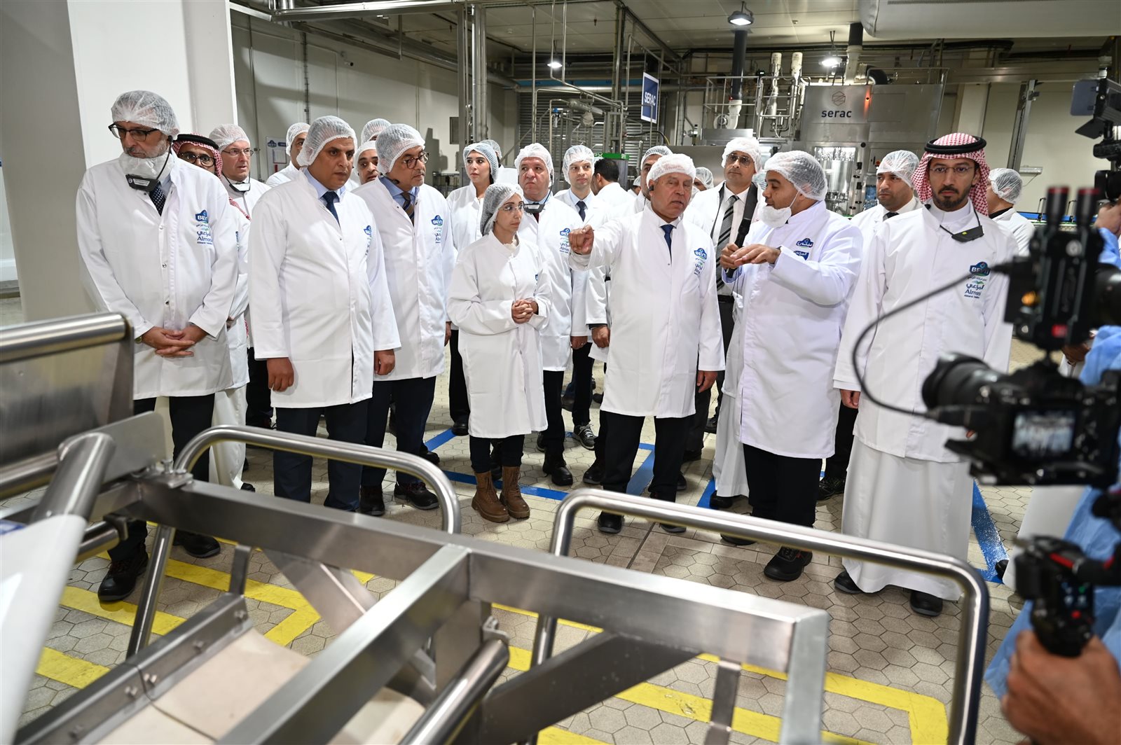 وزير الصناعة والنقل خلال افتتاح خطي إنتاج أجبان