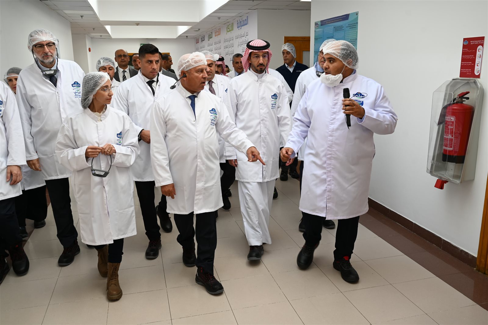 وزير الصناعة والنقل خلال افتتاح خطي إنتاج أجبان