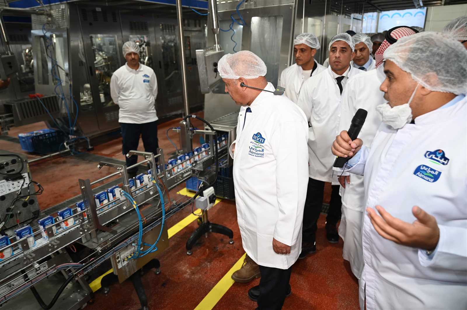 وزير الصناعة والنقل خلال افتتاح خطي إنتاج أجبان