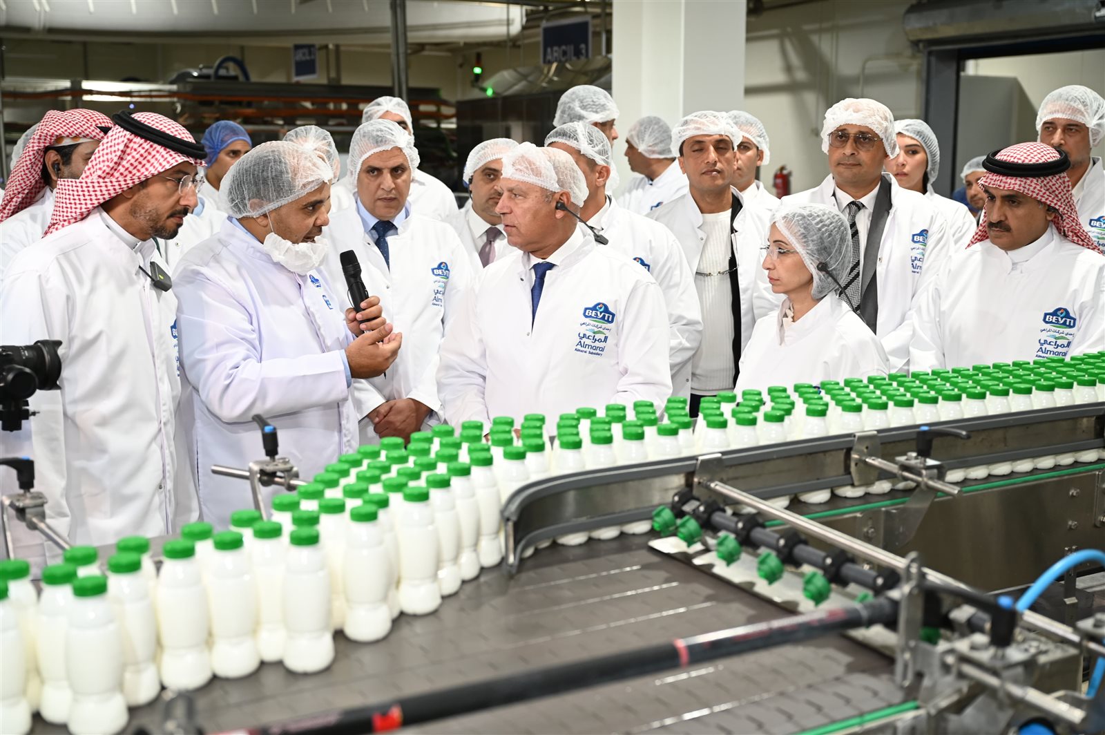 وزير الصناعة والنقل خلال افتتاح خطي إنتاج أجبان