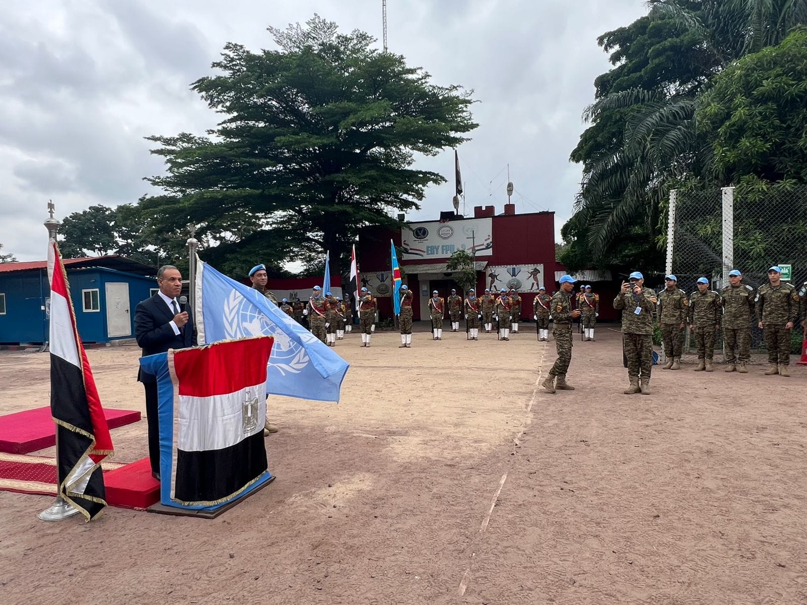 وزير الخارجية يلتقي مع كتيبة الشرطة المصرية المشاركة في مهام حفظ السلام بجمهورية الكونجو الديمقراطية