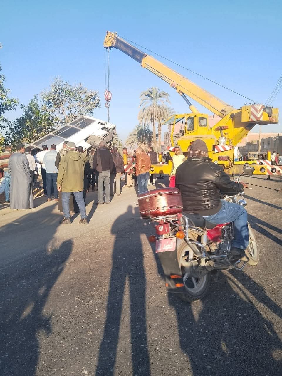 حادث انقلاب أتوبيس موظفين مصنع السكر بجرجا في ترعة بسوهاج  