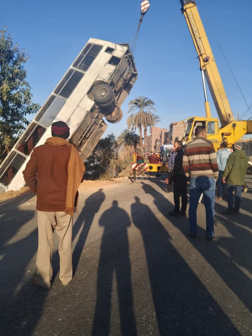 حادث انقلاب أتوبيس موظفين مصنع السكر بجرجا في ترعة بسوهاج  