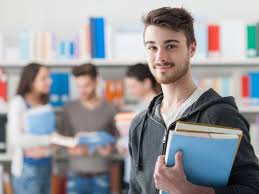 كم عدد طلاب جامعة طيبة؟