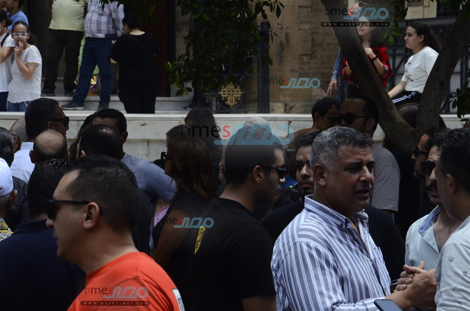 لقطات خاصة لجنازة الفنان لطفي لبيب بكنيسة مارمرقس  