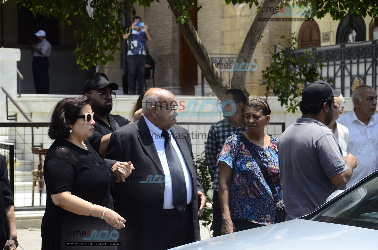 لقطات خاصة لجنازة الفنان لطفي لبيب بكنيسة مارمرقس  