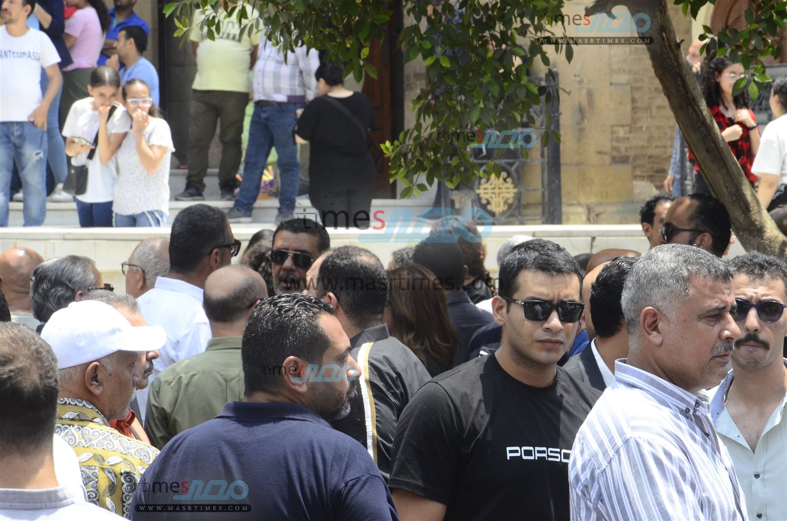 لقطات خاصة لجنازة الفنان لطفي لبيب بكنيسة مارمرقس  