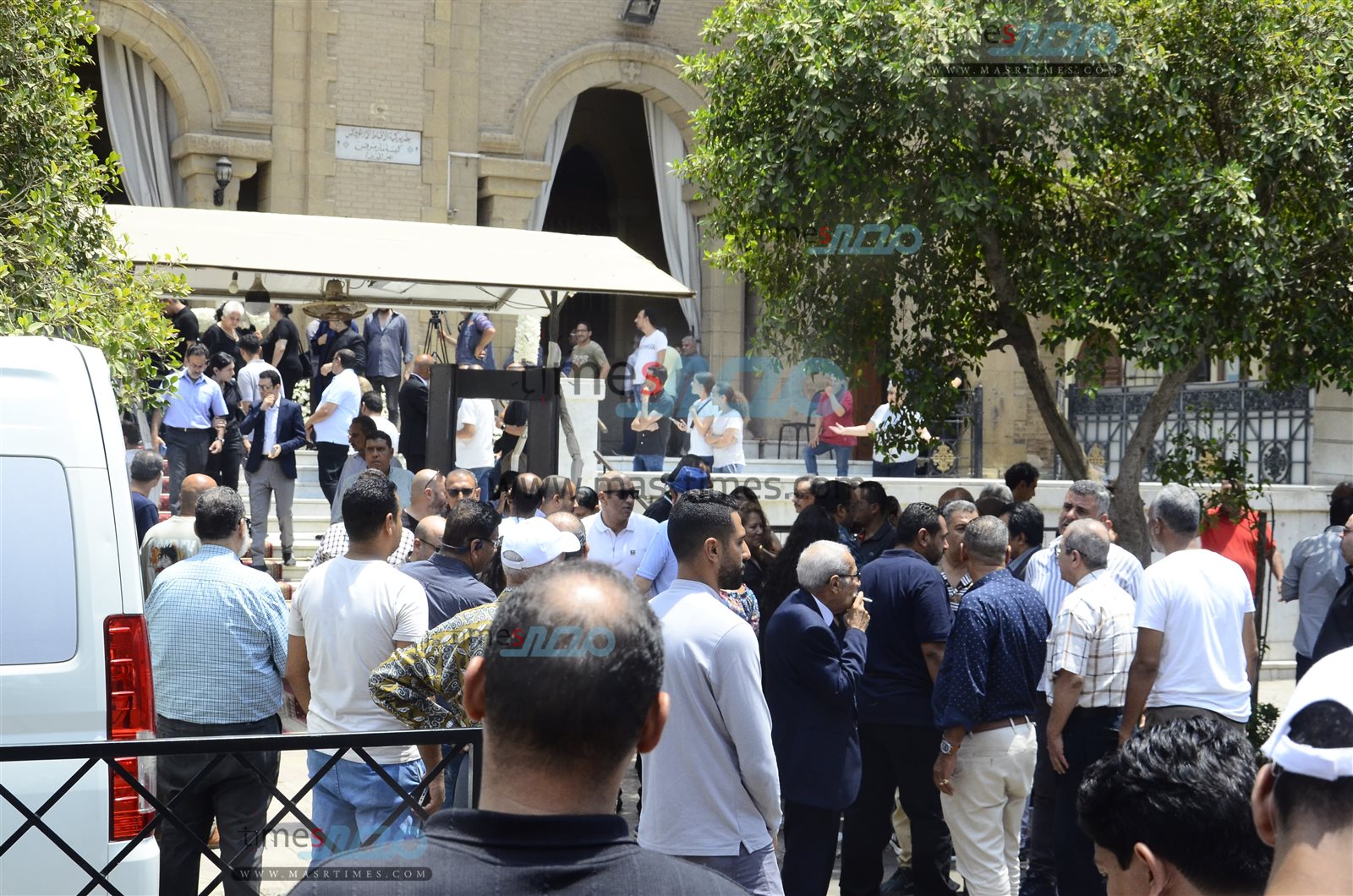 لقطات خاصة لجنازة الفنان لطفي لبيب بكنيسة مارمرقس  