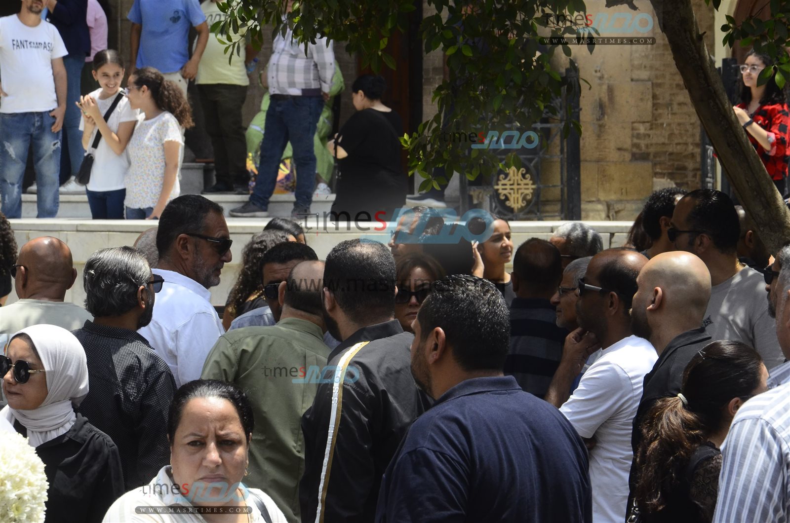 لقطات خاصة لجنازة الفنان لطفي لبيب بكنيسة مارمرقس  