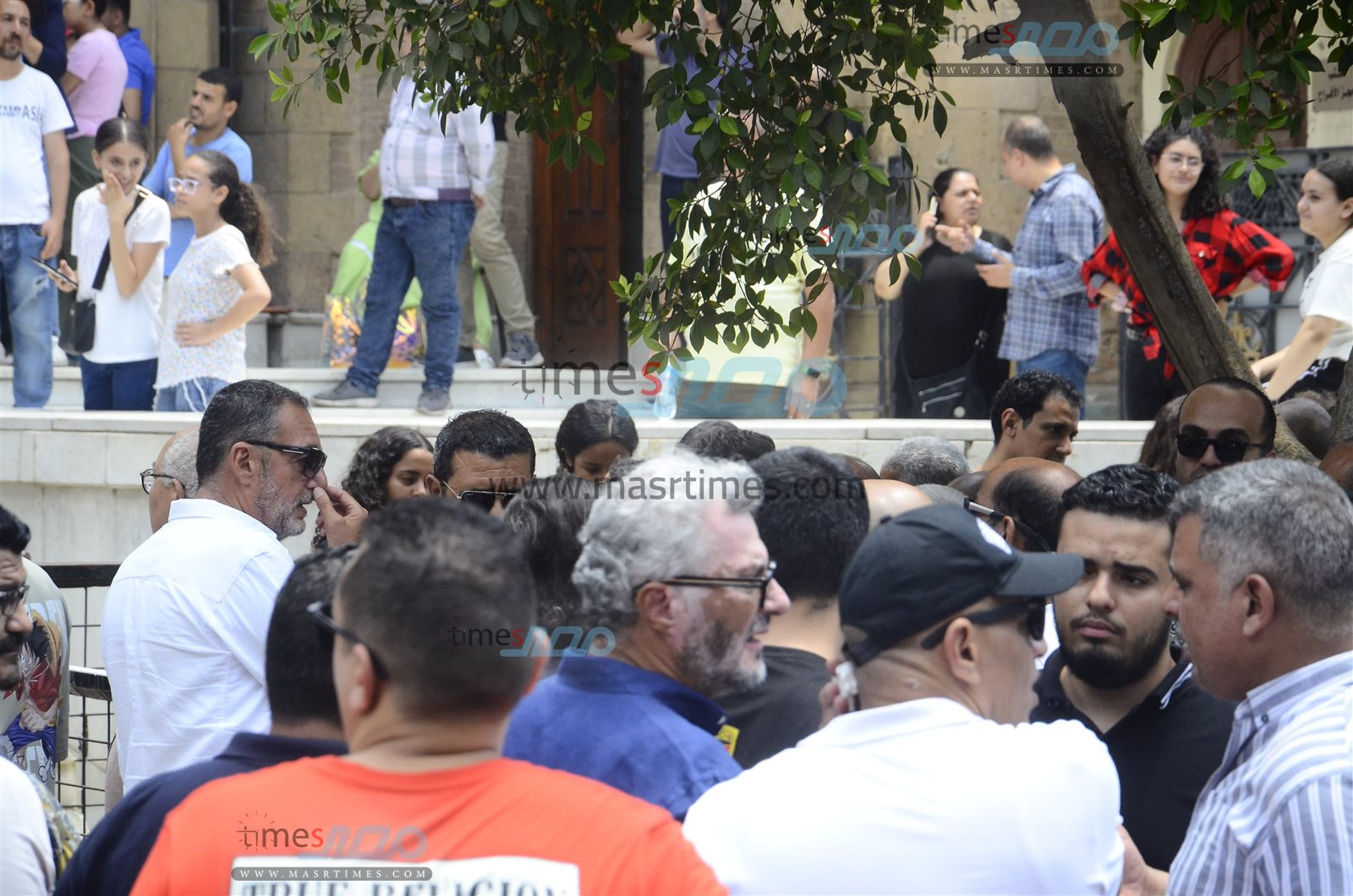 لقطات خاصة لجنازة الفنان لطفي لبيب بكنيسة مارمرقس  