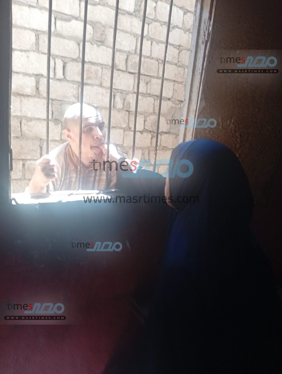 حبسن نجلها داخل عشة فراخ منذ 23 سنة 