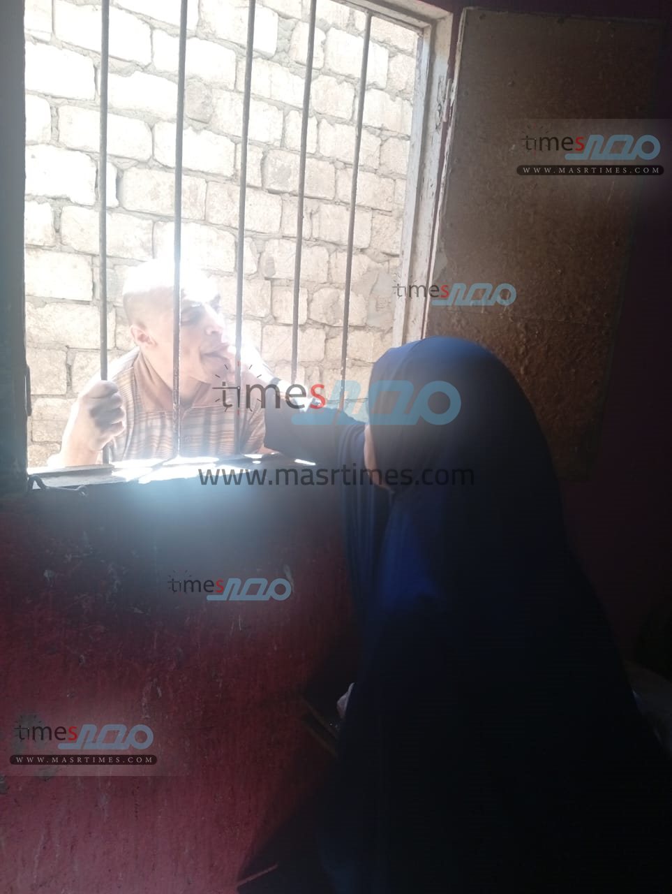 حبسن نجلها داخل عشة فراخ منذ 23 سنة 