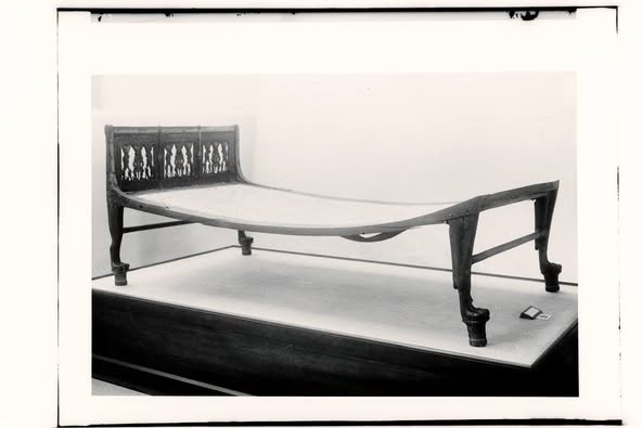 الملك توخ عن آمون  (4)