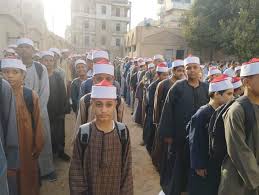 عمائم طلاب أزهر قنا تزين الطابور وانتظام الدراسة في يومها الأول.. صور -  اليوم السابع