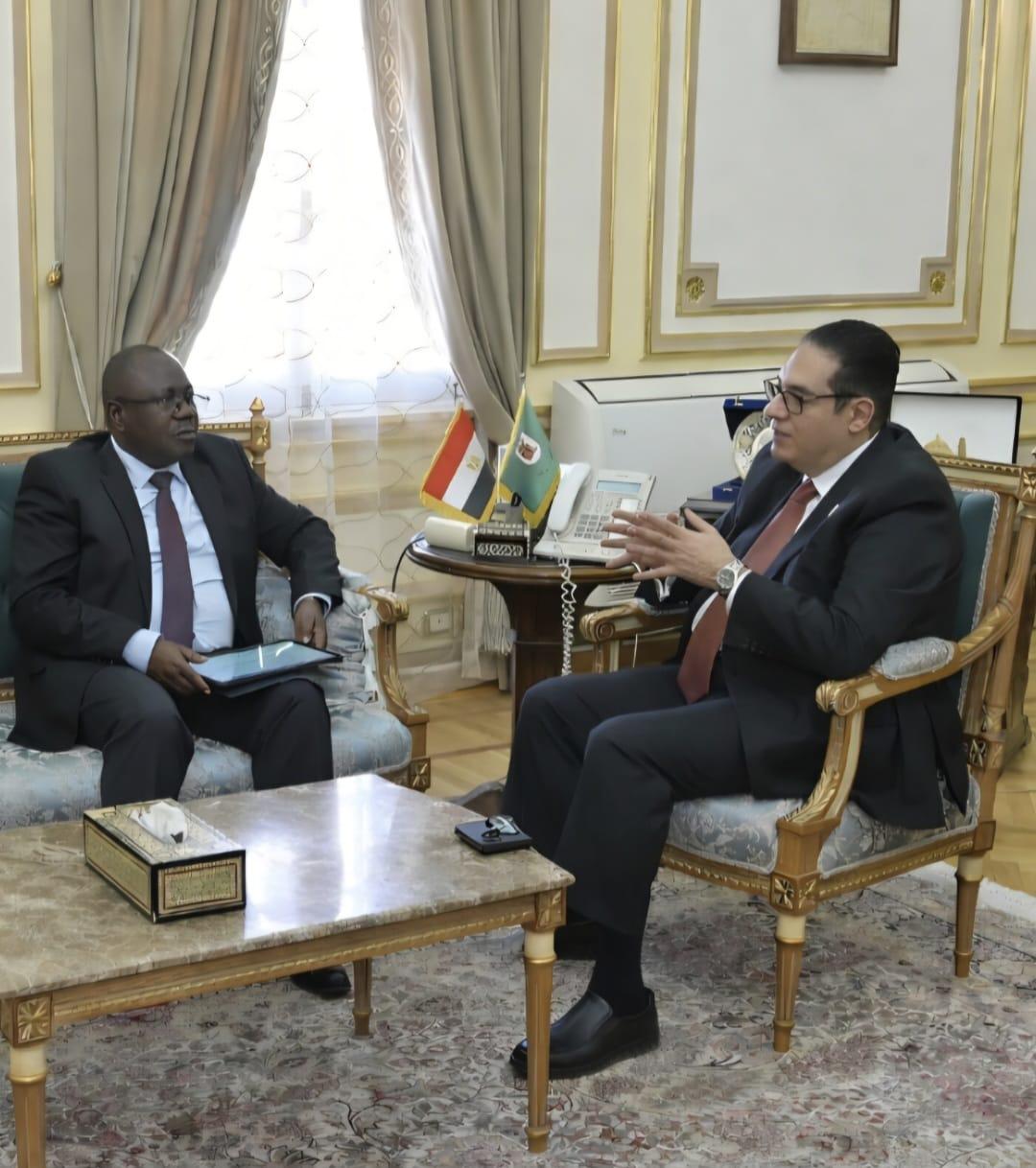 رئيس جامعة القاهرة وسفير زامبيا يبحثان التعاون في المجالات التعليمية والبحثية والثقافية – مشاهير رئيس جامعة القاهرة وسفير زامبيا يبحثان التعاون في المجالات التعليمية والبحثية والثقافية – مشاهير