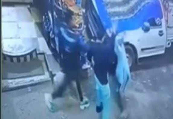 كشف ملابسات فيديو تعدي على سيدة بالخصوص.. ضبط المتهم وإحالته للنيابة – مشاهير كشف ملابسات فيديو تعدي على سيدة بالخصوص.. ضبط المتهم وإحالته للنيابة – مشاهير