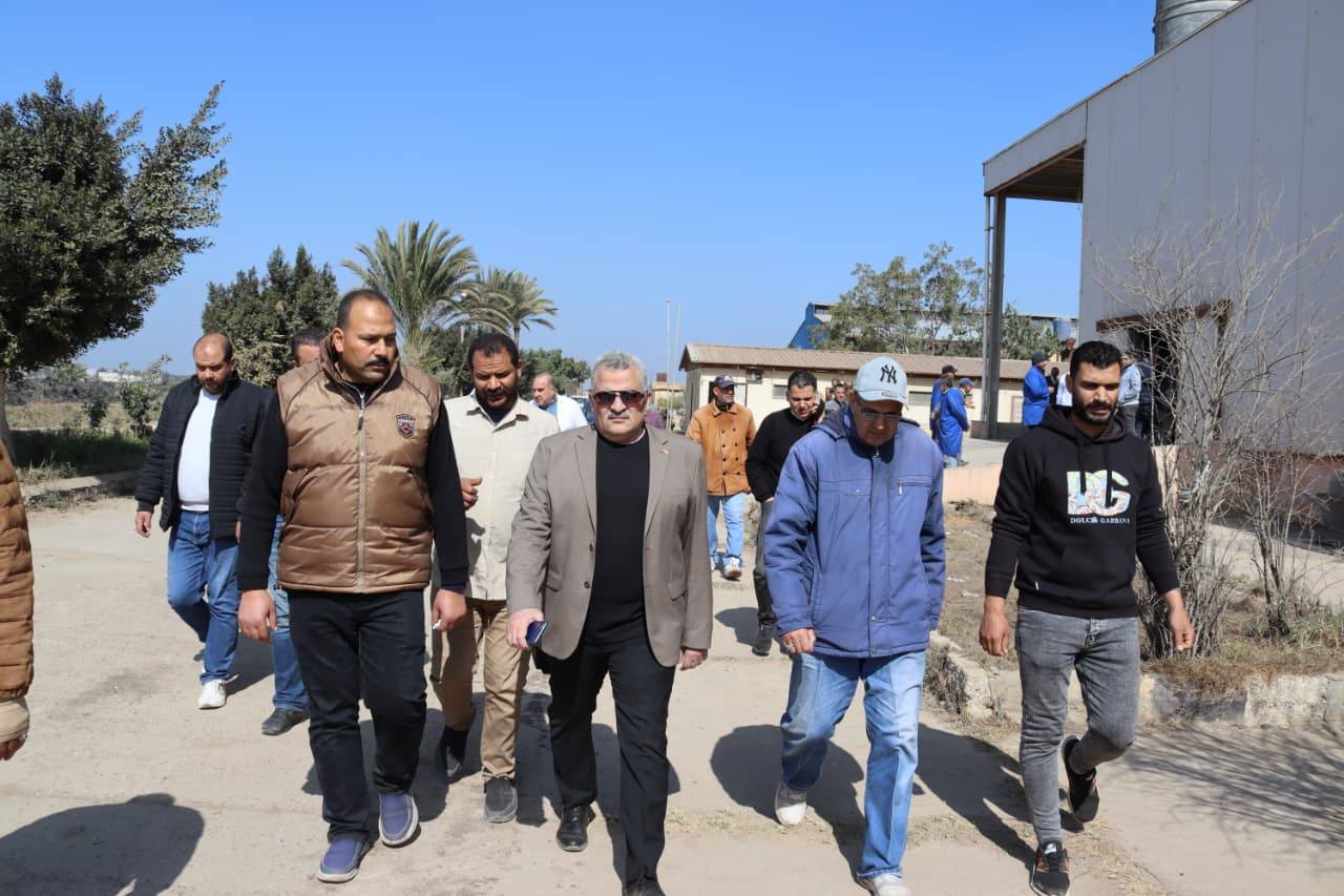 “المدير التنفيذي لجهاز حماية وتنمية البحيرات” يتفقد المجمع السمكي بالمنزلة ويفتتح مصنع أعلاف المنزلة – مشاهير