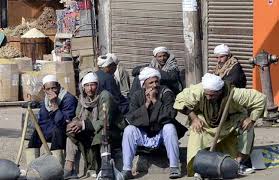 العمالة غير المنتظمة.. أصحاب الأعمال يهربون من المسئولية.. وعمال يناشدون الحكومة بسرعة صرف التعويضات - بوابة الأهرام