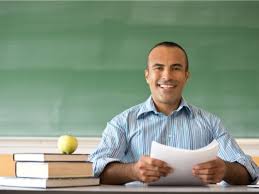 كيف يمكن تطوير أداء المعلمين وتنميتهم مهنيًا؟