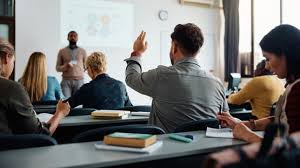 اختناق طلاب في جامعة مصرية بسبب "بخاخ" أحد زملائهم"