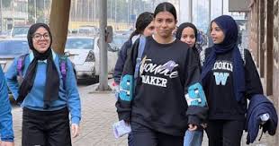 طلاب ثانية ثانوى بالجيزة يؤدون اليوم امتحان الفيزياء والتاريخ - اليوم السابع