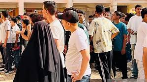 أكثر من 2 مليون طالب يتوافدون على لجان الشهادة الإعدادية.. وتفتيش مشدد لمنع دخول الهواتف والسماعات والساعات الإلكترونية