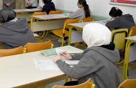 طلاب الشهادة الإعدادية بالبحيرة يؤدون امتحاني اللغة العربية والتربية الدينية - بوابة الأهرام