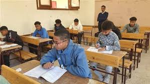 طلاب الشهادة الإعدادية بالجيزة يؤدون امتحاني اللغة الأجنبية والكمبيوتر اليوم