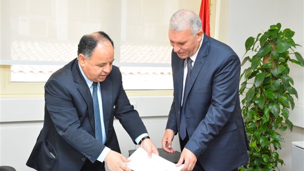 وزير المالية مع كمال
