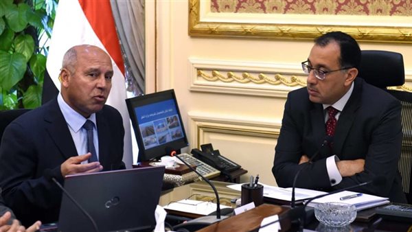 رئيس الوزراء في اجتماع