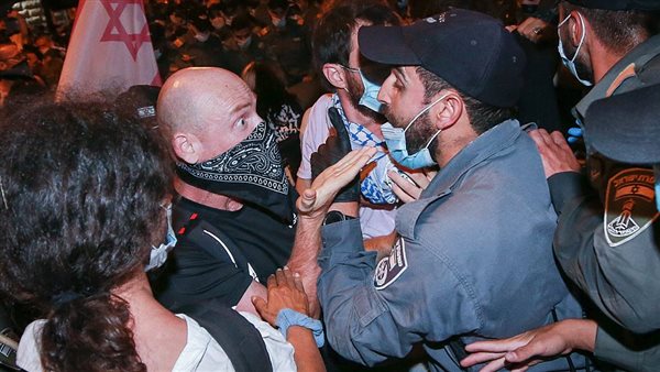 استمرار التظاهرات