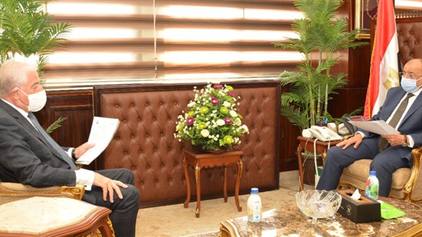 وزير التنمية مع محافظ