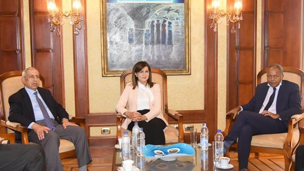 السفيرة نبيلة مكرم