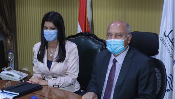 وزير النقل ووزيرة