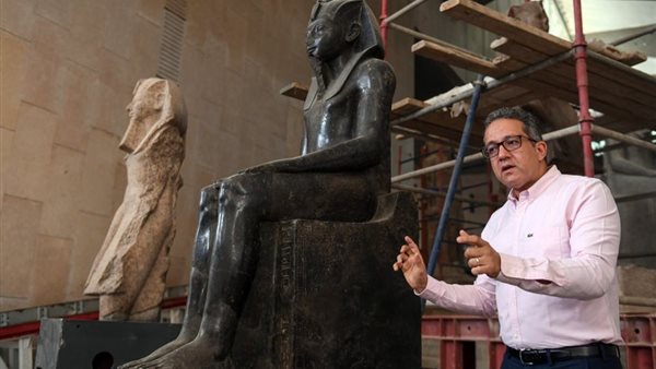 وزير الاثار