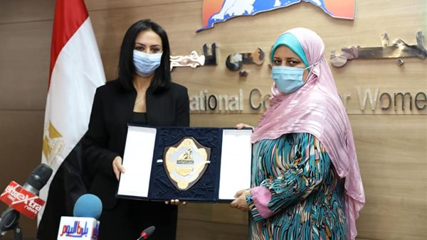 سيدة القطار