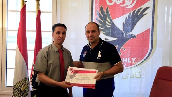 محمد مرجان وأحد موظفي