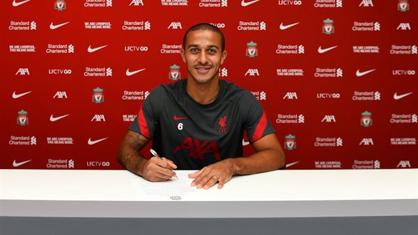 تياجو ألكانتارا يوقع