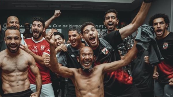 لاعبي الأهلي يحتفلون