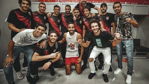 لاعبي الأهلي أبطال