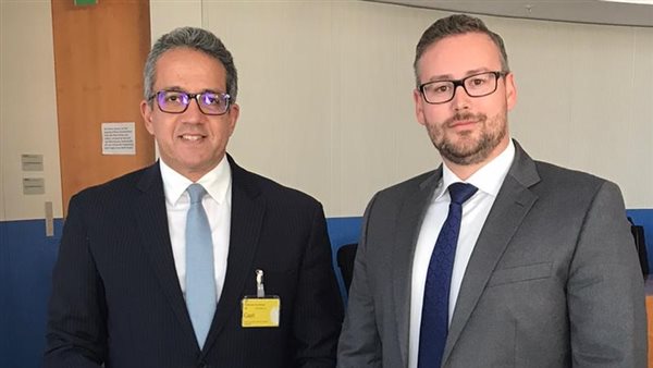 وزير الاثار مع رئيس