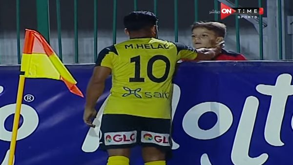 محمد هلال يعتدي على