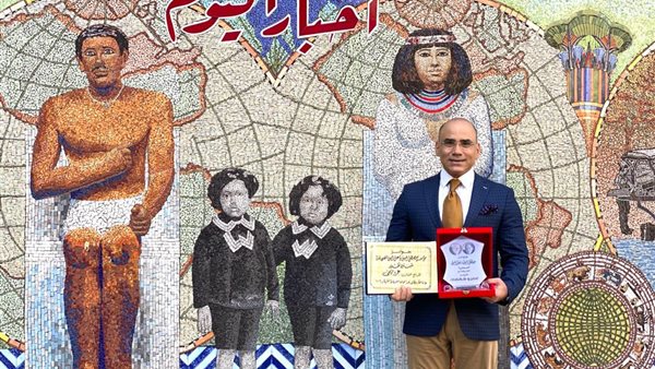 الفنان الكبير عمرو