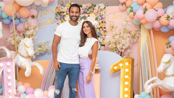 كريم فهمي وزوجته