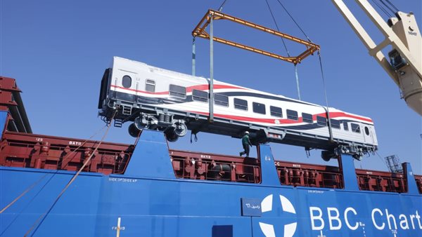 جانب من وصول عربات