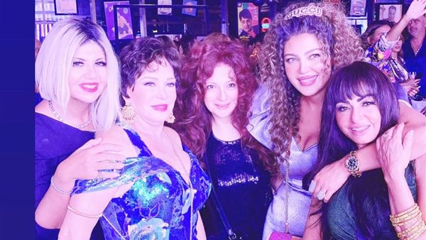 نجوم الفن يهنئون