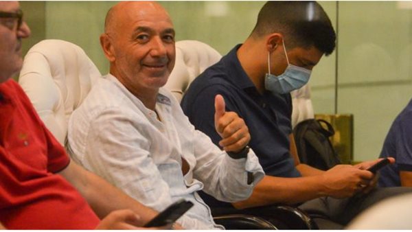 باتشيكو يشاهد مباراة